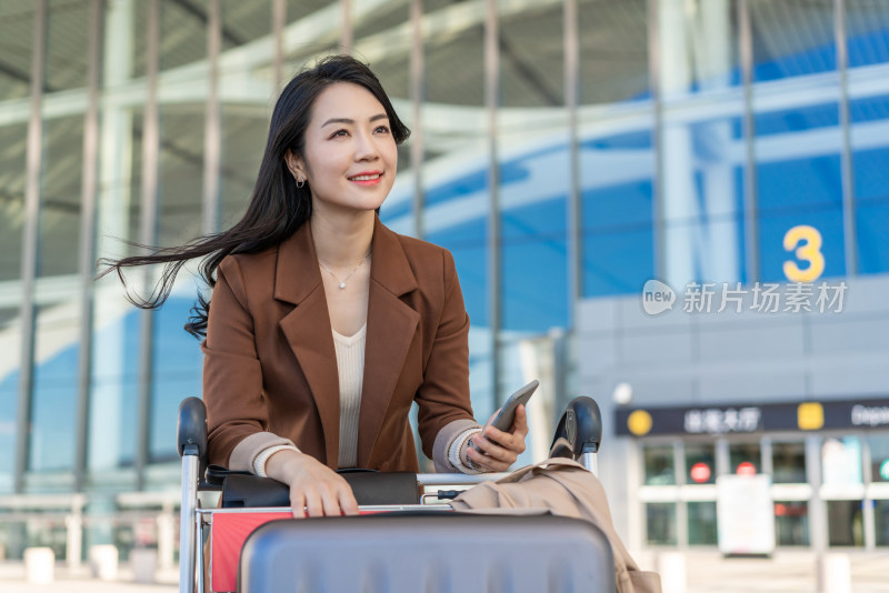 商务女士在机场