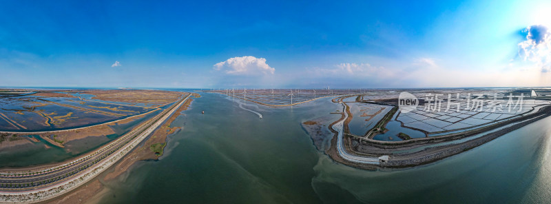 大海海浪沙滩退潮风景蓝天白云航拍全景图