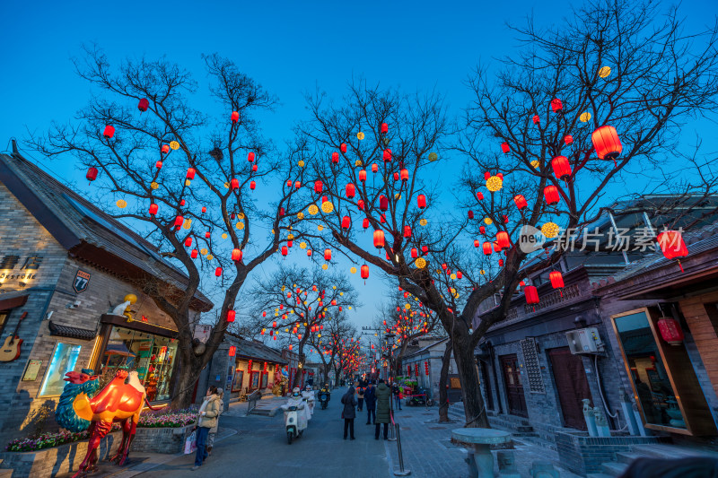 北京胡同年味石景山模式口历史文化街区夜景