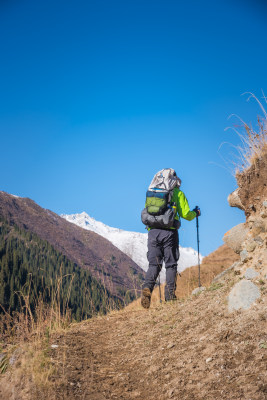 户外徒步旅行登山探险