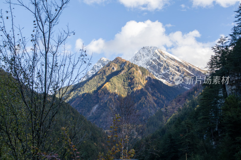 秋日雪山胜景，九寨沟