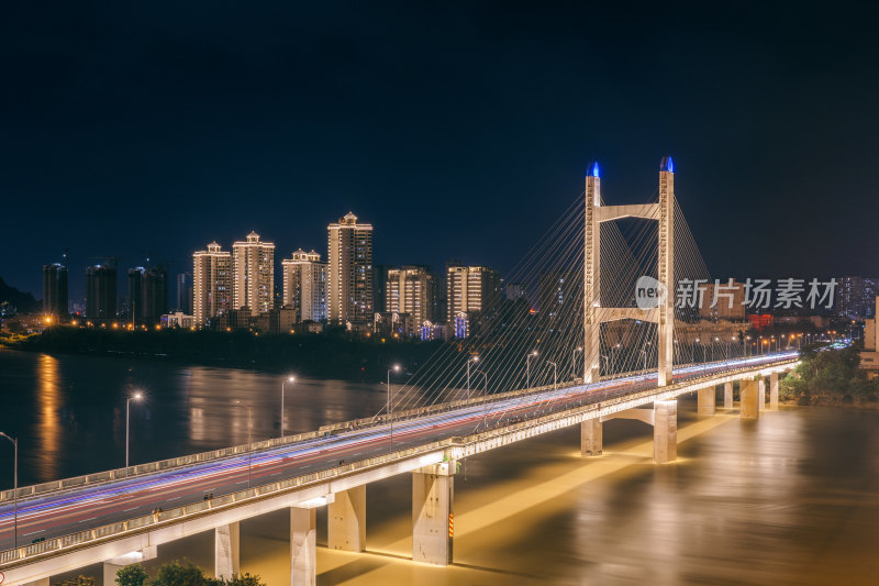 广西柳州壶西大桥车流夜景