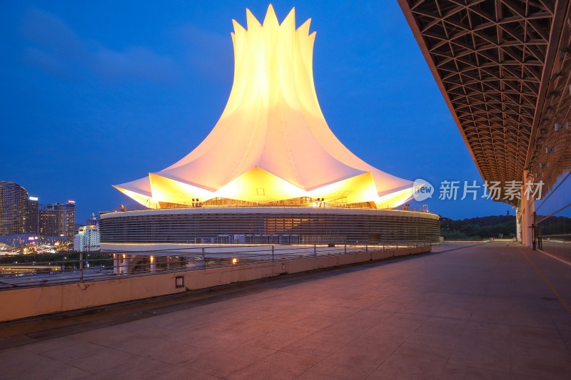 广西南宁国际会展中心城市风光建筑夜景