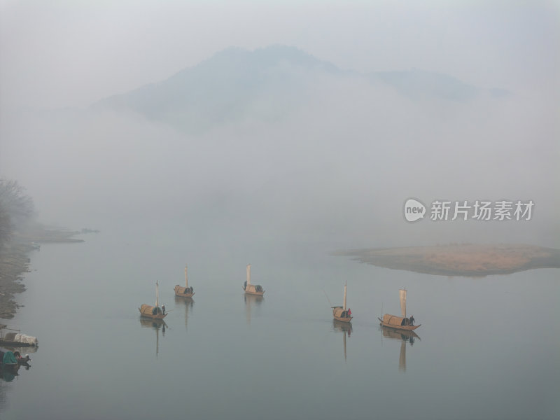 浙江丽水古堰画乡画廊孤帆丽影晨雾航拍