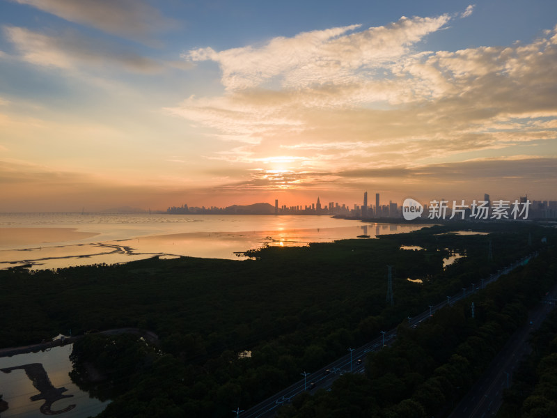 航拍广东深圳湾日落风光 深圳红树林夕阳