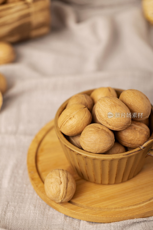 核桃食材美食海报