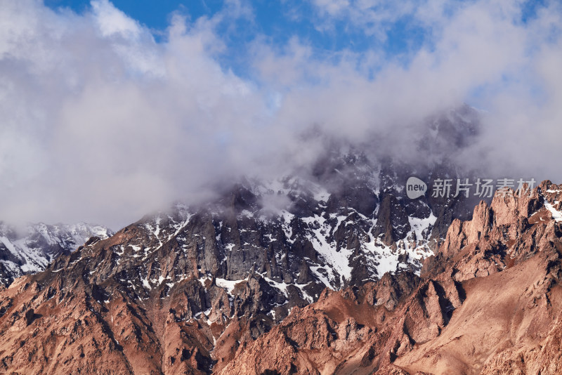 帕米尔高原的雪山