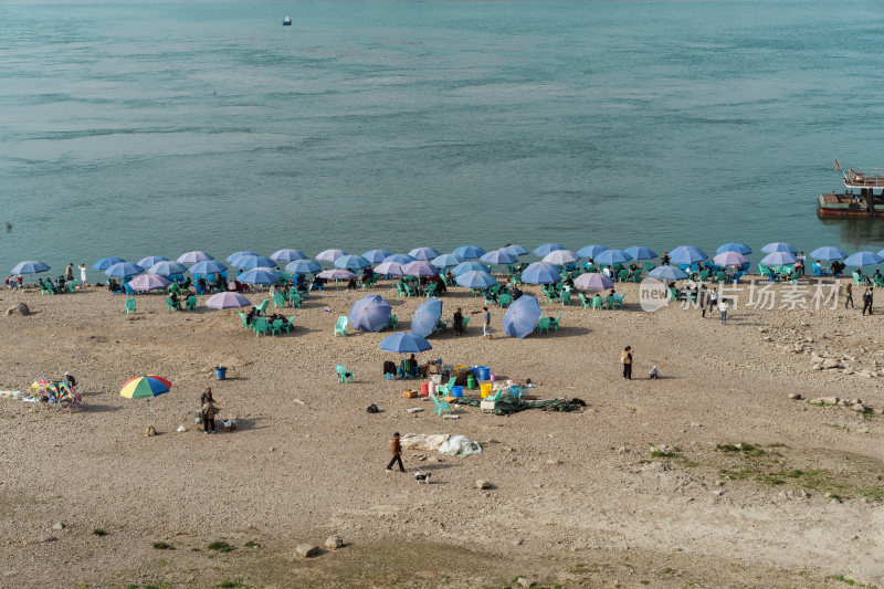 海滩阳光沙滩户外海水休闲