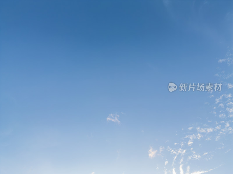 无人机高空航拍的天空