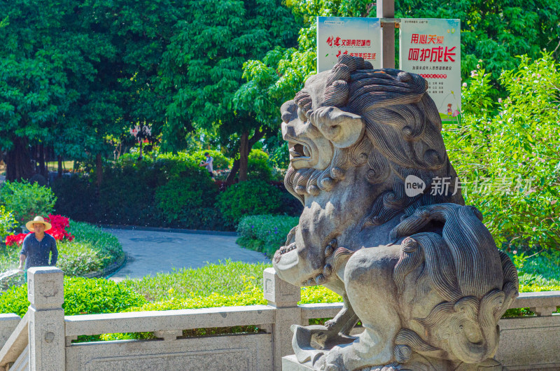 福建省福州西湖公园开化寺门前石狮子