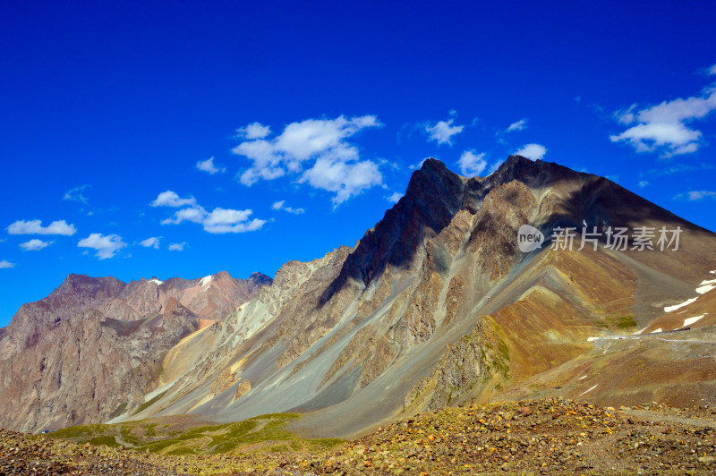 山峰天空