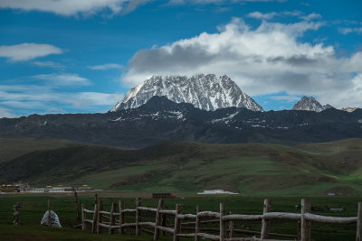 雅拉雪山