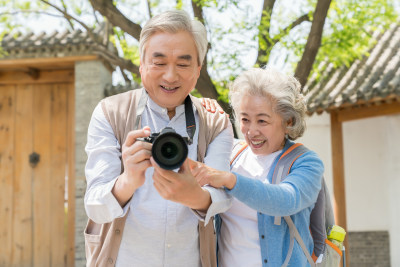 老年夫妻旅游