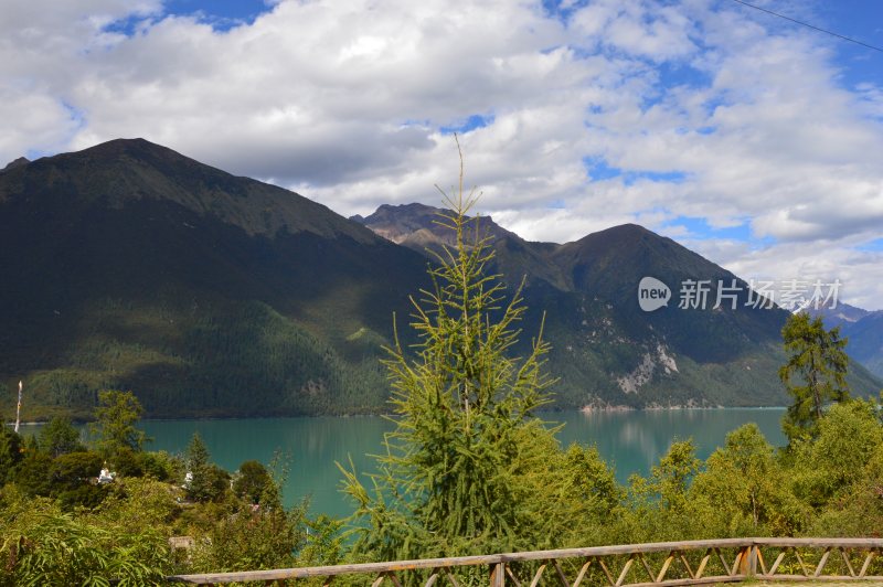 西藏巴松措景区风景