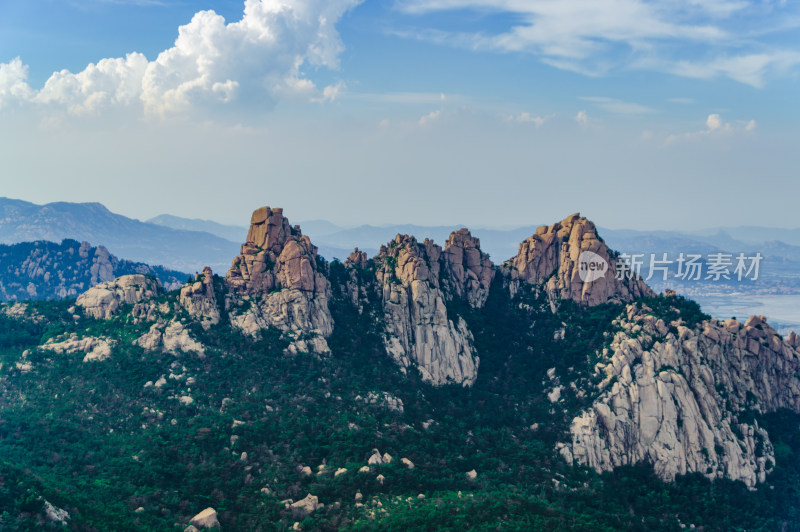 青岛崂山蓝天白云与青山