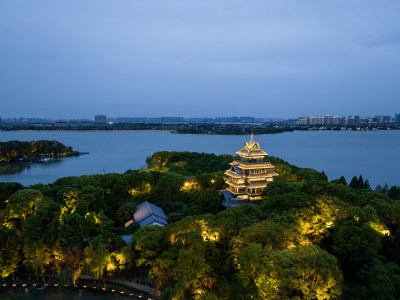 苏州金鸡湖桃花岛紫气阁中式建筑夜景航拍