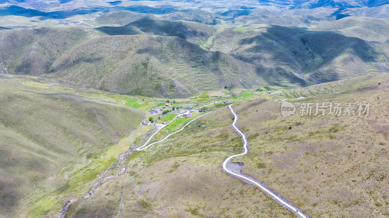 四川西部甘孜新都桥镇附近的鱼子西景区风景