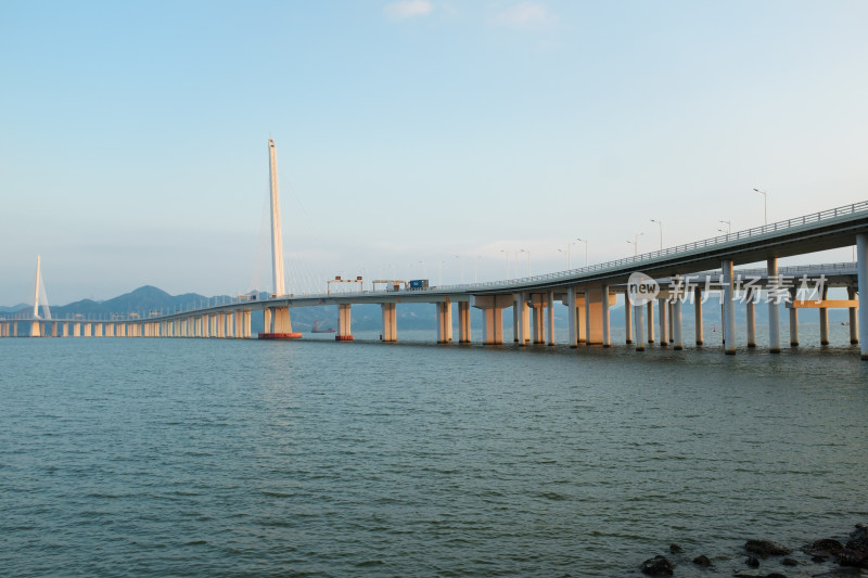 广东深圳湾大桥夕阳风光 跨海大桥