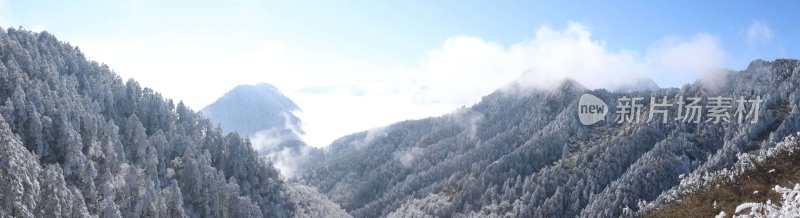 大山披雪装，冰雪盛景韵悠长