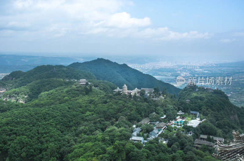 中国甘肃平凉崆峒山古建筑自然风光