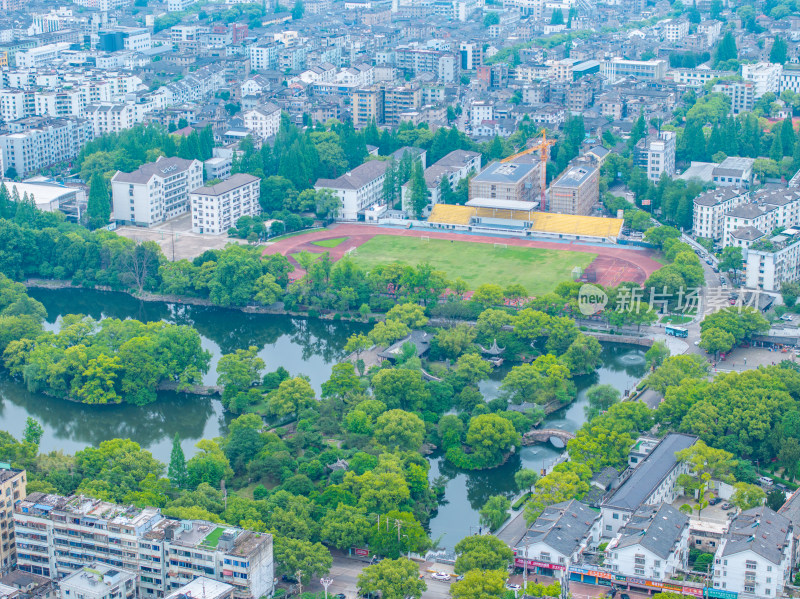 航拍浙江省台州市临海市东湖景区紫阳古街