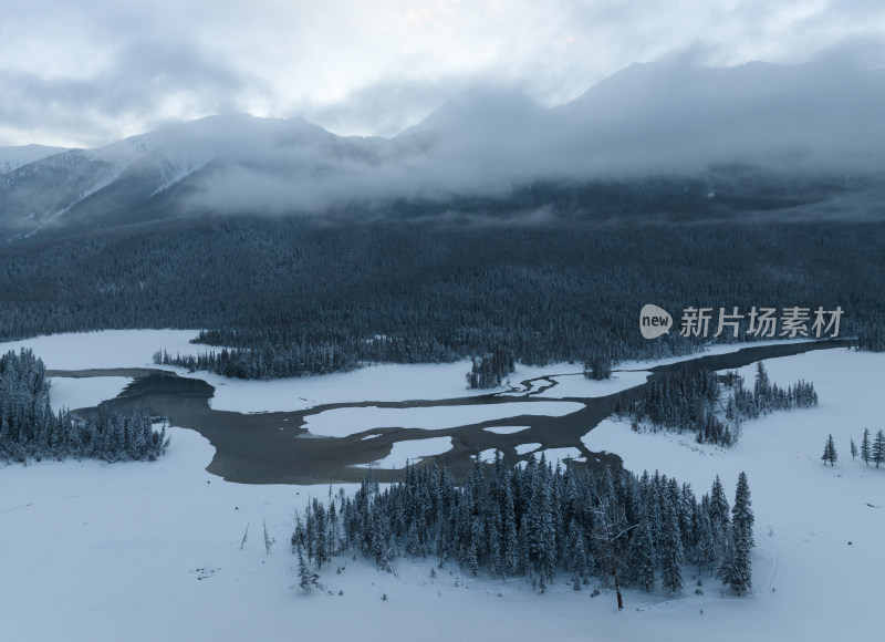 航拍新疆喀纳斯神仙湾雪景