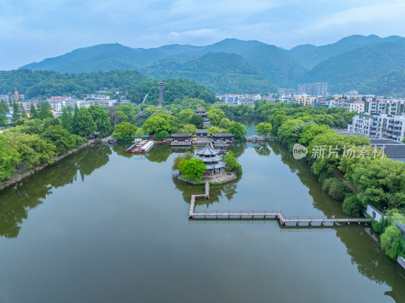 航拍浙江省台州市临海市东湖景区紫阳古街