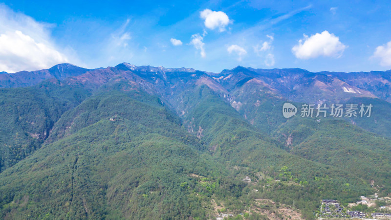 云南大理古镇苍山洱海蓝天白云旅游航拍