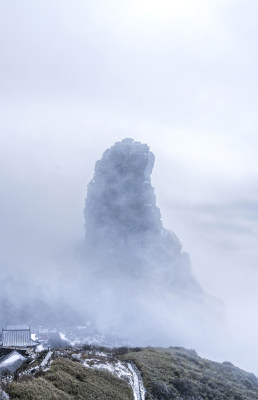 世界遗产梵净山冰凌雪景云海