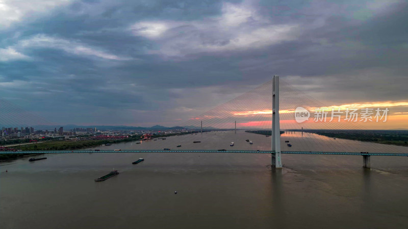 桥梁日落晚霞夕阳航拍图