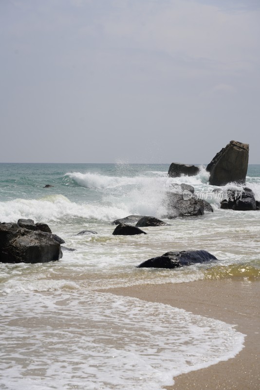 海南三亚万宁日月湾海浪