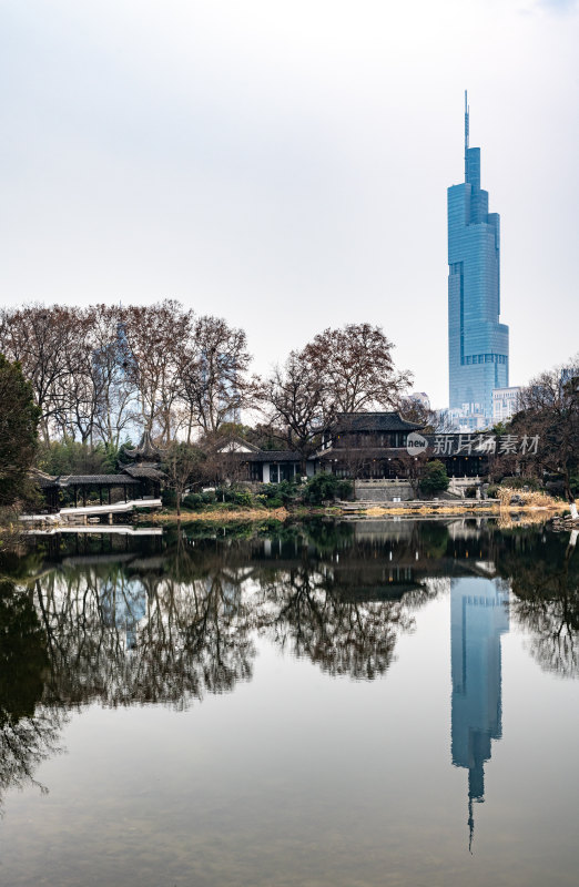 南京玄武湖紫峰大厦鸡鸣寺倒影景观