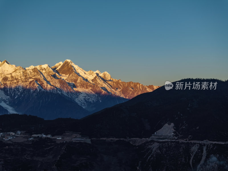 云南香格里拉梅里雪山飞来寺高空航拍