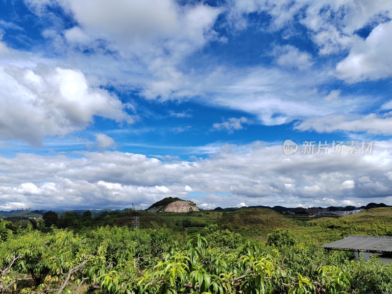 远处的山峰