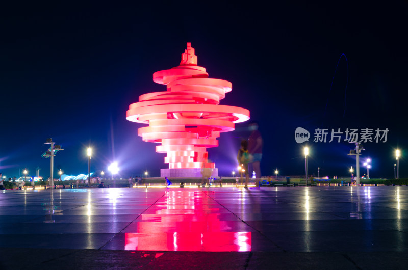 青岛五四广场标志性雕塑夜景