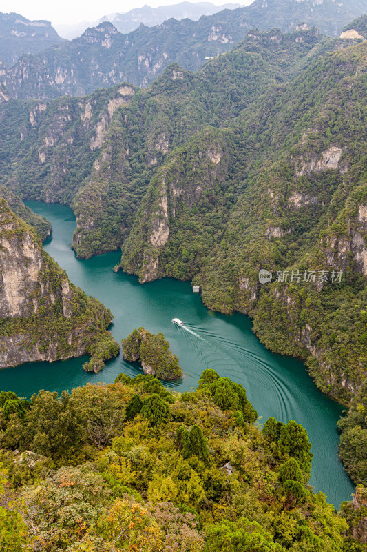 航拍峰林峡山水风光全景