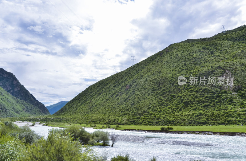 西藏林芝地区318国道川藏公路沿途风景