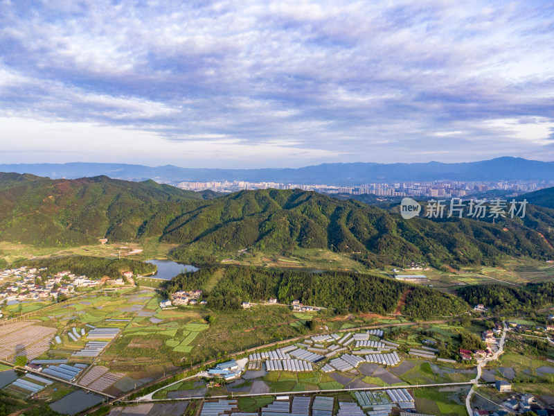 山川丘陵地貌农业种植农田航拍