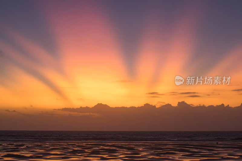 海上日出霞光四射景象