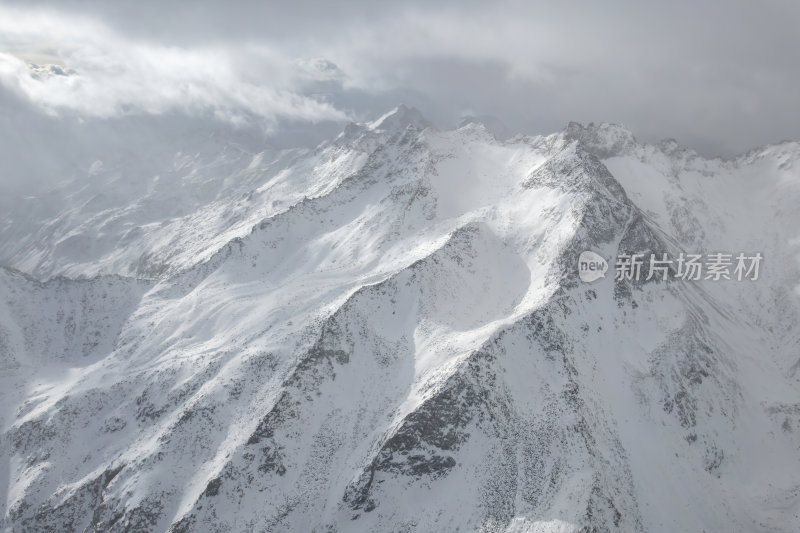 四川阿坝州达古冰川雪山盛景冰雪奇观航拍