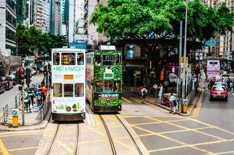 穿梭在香港北角、铜锣湾、中环街头的叮叮车