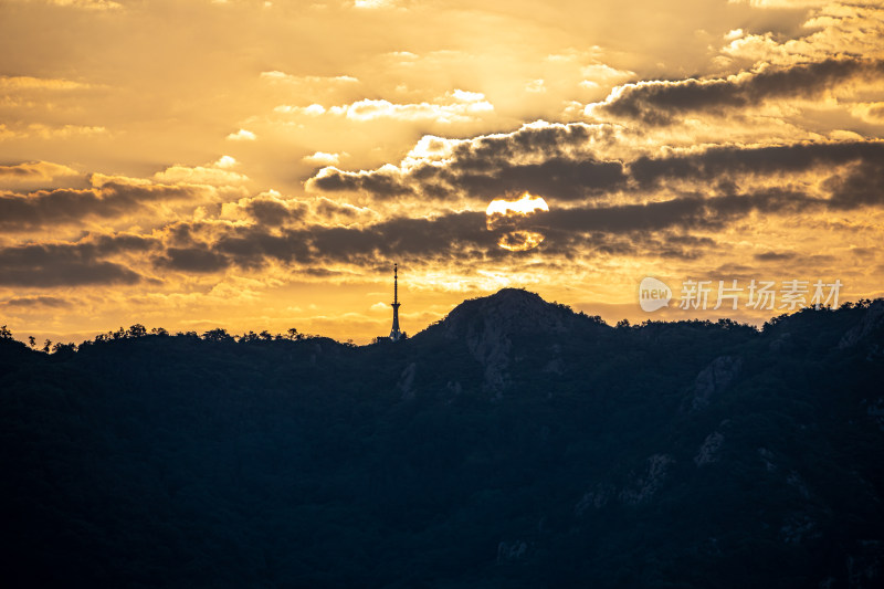 山东青岛崂山区石老人风景区海边日出景观