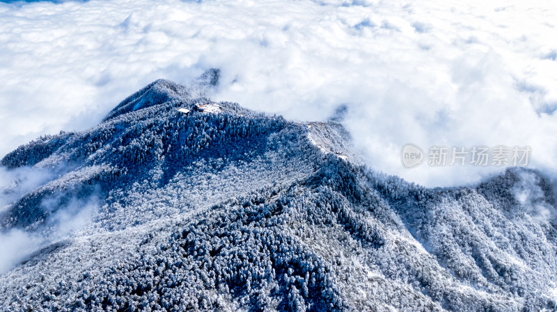 四川成都西岭雪山景区的日月坪航拍特写