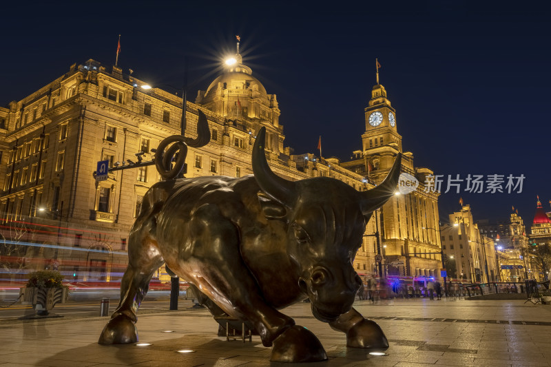 外滩金融牛夜景