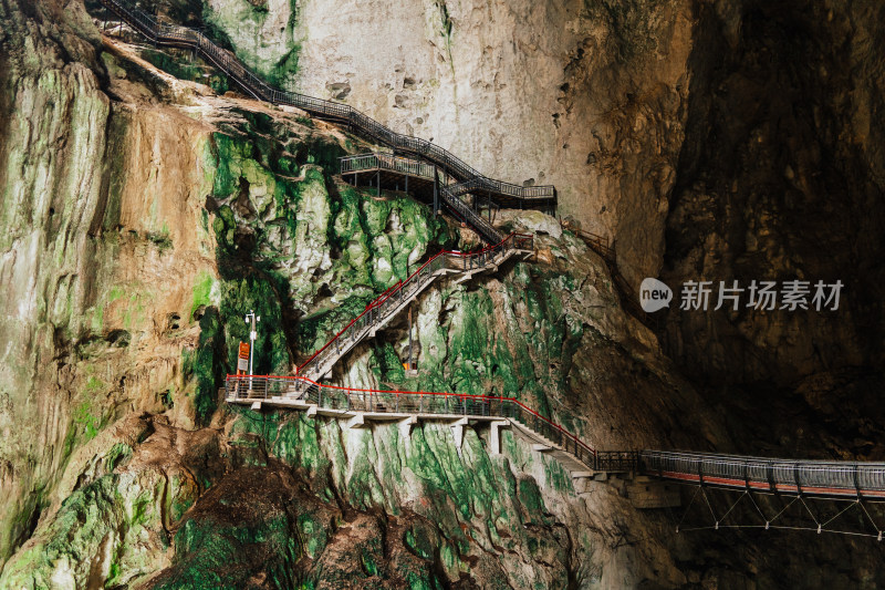 安顺格凸河风景区燕子洞穿上洞