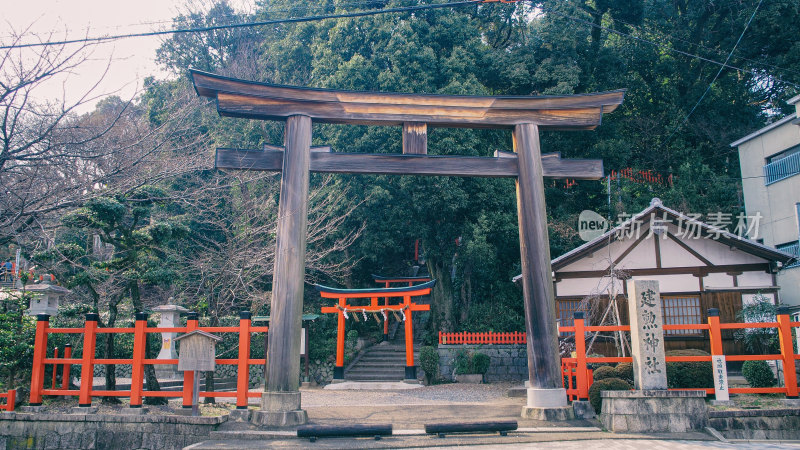 日本京都建勋神社的鸟居