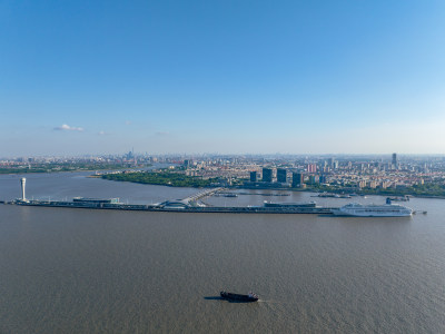 航拍上海市宝山区吴淞口港口码头邮轮