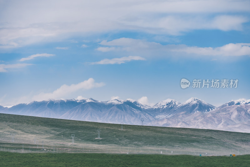 青海省果洛州-蓝天白云与阿尼玛卿雪山