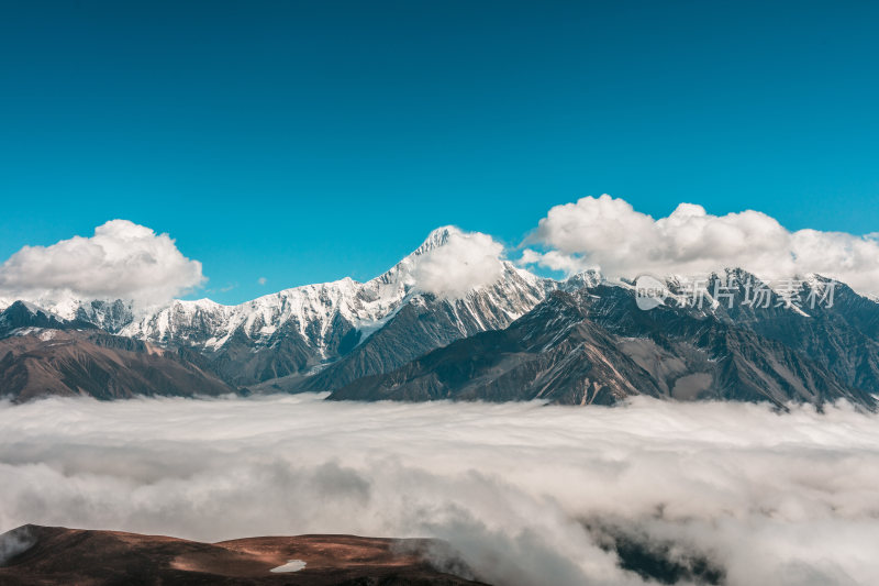 贡嘎雪山云海