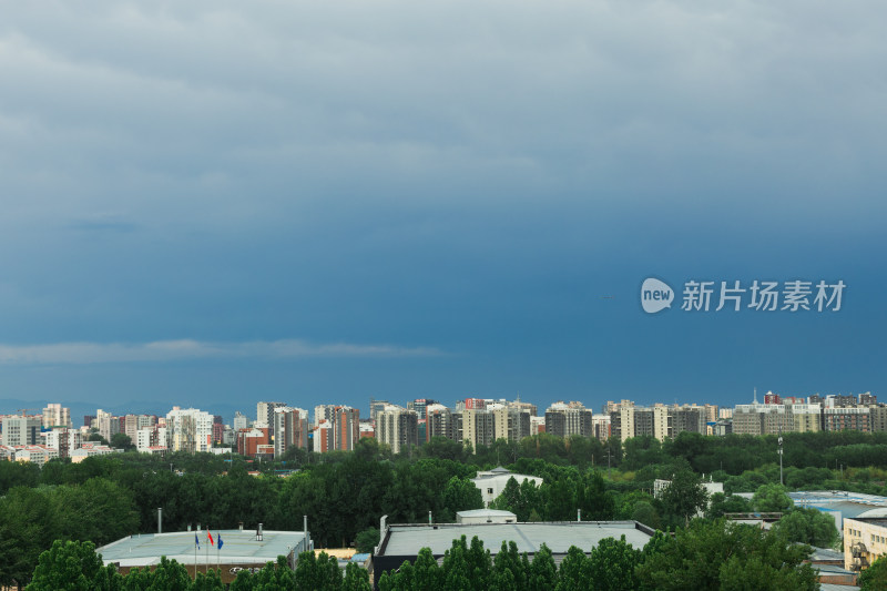 雨中的城市风光